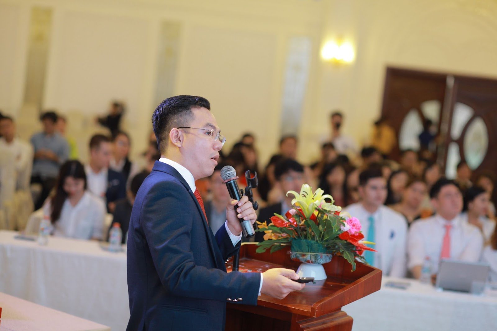 Bác sĩ thẩm mỹ Nguyễn Quốc Định tham dự rất nhiều hội thảo quốc tế về phẫu thuật thẩm mỹ